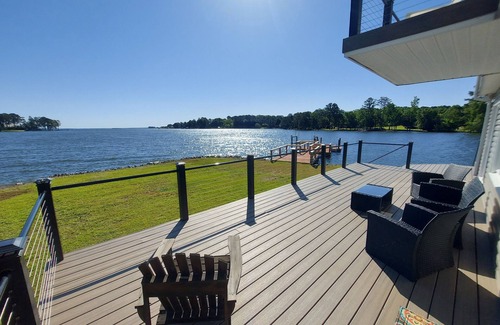 Gilbert House | 10 Mile View on Lake Murray, SC, Putting Green, Hot Tub, Lake Edge Fire Pit