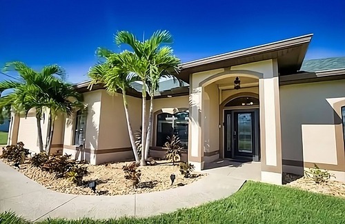 Pinehurst House | 10 miles from 2 beaches in the lovely Rotonda West Florida community.