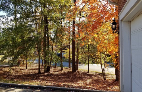 Macon House | 10 miles from downtown yet at the lake!