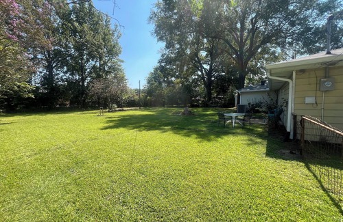 Vivian House | 10 Miles to Caddo Lake – 2BR/2BA Vivian Home Close to NCMC Hospital