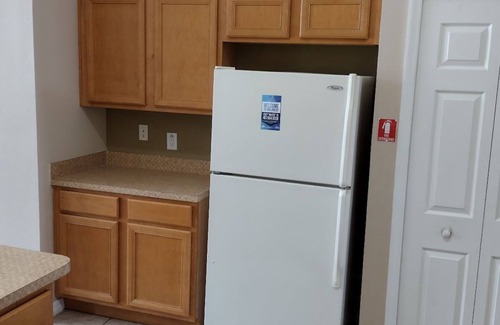 Solana House | 10 miles to Disney World, private pool and spa, guarded and gated community, washer and dryer