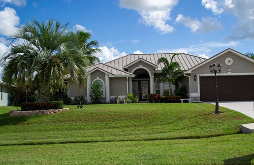 Port Saint Lucie House | 10 miles to Jensen, Hutchinson, and Stuart beaches- Amazing 3/2 w private pool