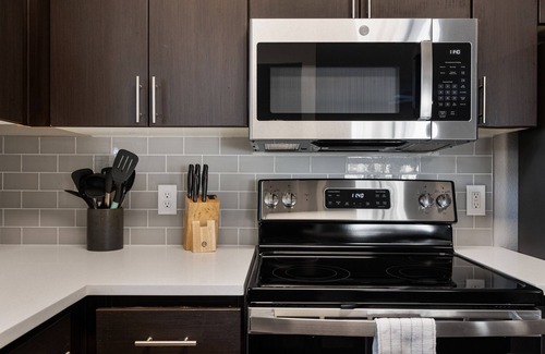 Deer Valley Apartment | 10 Miles TSCM w/pool and gym