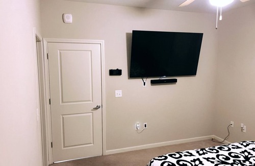 College Park Apartment | 10 min away from airport.