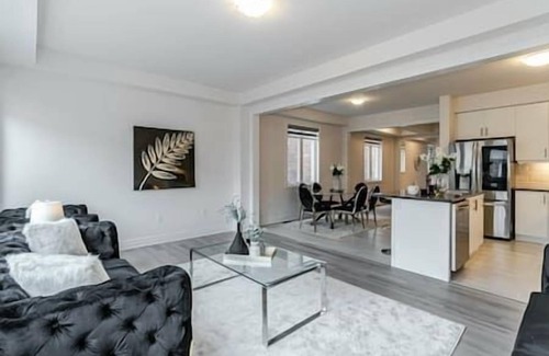 Niagara Falls Villa | 10 min drive from Niagara Falls -Luxury 4BR Villa
