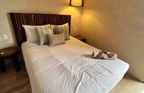 La Veleta Hotel | 10 min from the beach, 24 hrs security, concierge service.