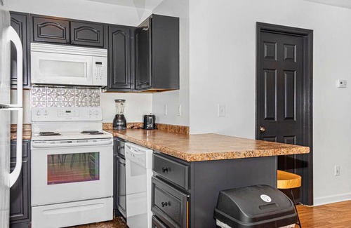 Sevierville House | 10 Min to Dollywood, 2 BD, Bunks, Hot Tub, Pac-Man