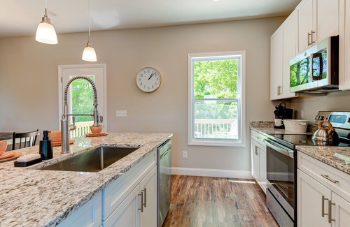 Asheville House | 10 Min To Downtown Asheville! Pet Friendly!