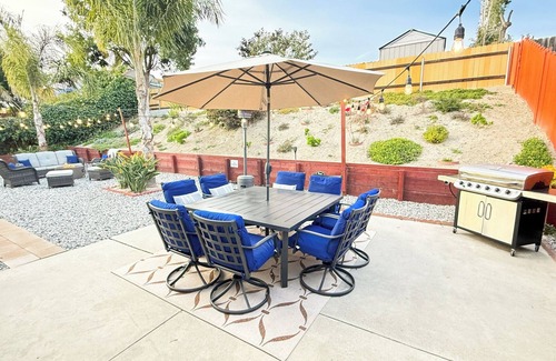 Oceanside House | 10 Min to Legoland, Game Room, King Bed, Pet Friendly, Fire Pit