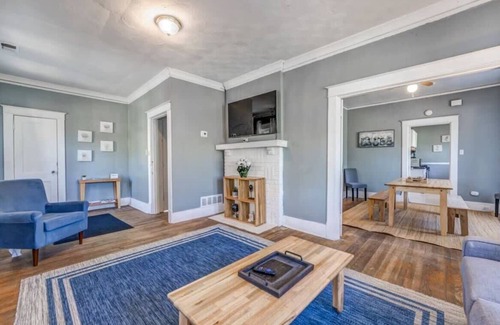 Memphis House | 10 Min to U of Memphis-Rozelle Retreat Left Unit