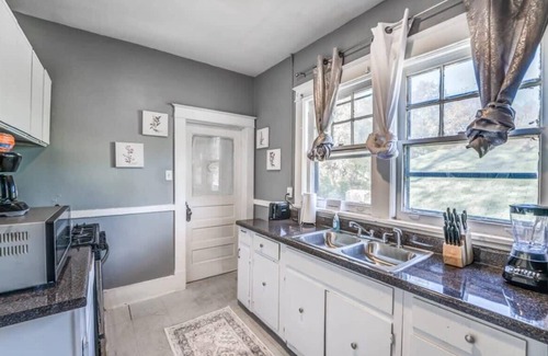 Memphis House | 10 Min to U of Memphis-Rozelle Retreat Left Unit