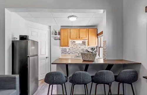 Laconia House | 10 Min Walk to Lake w/Private HOT TUB & patio!