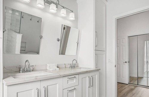 Palm River Estates House | 10 mins away from beach and Mercato/ The Heart of Naples