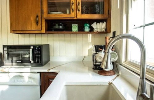 Elkton Cabin | 10 mins from Shenandoah National Park ~ Cozy Cabin