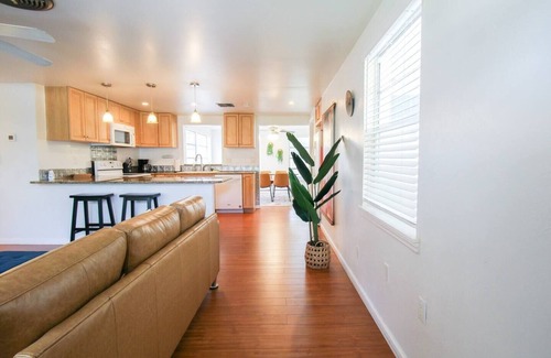 Venice Gardens House | 10 mins from Venice Beach & Downtown w/2 beds 1 bath