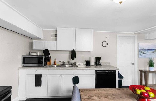 Birmingham House | 10 Mins to Downtown! Modern in Magic City- Unit B