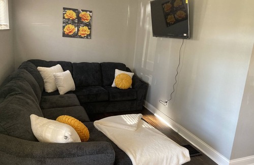 Covedale House | 10 minute from down town , very clean , fresh , an new rental