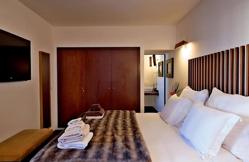 Albufeira Hotel | 10-Minute Walk from São Rafael Beach! Free Parking, Outdoor Swimming Pools!