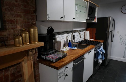 Jersey City Apartment | 10 minute walk to lightrail