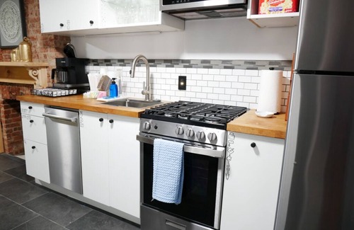 Jersey City Apartment | 10 minute walk to lightrail
