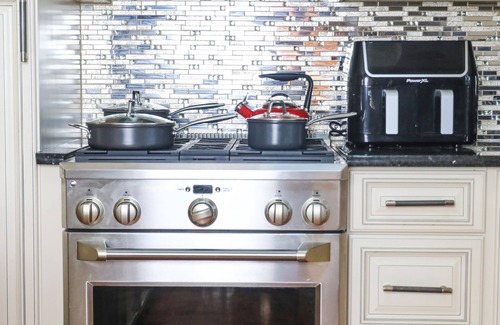 Queens House | 10 minute walk to the beach- Perfect vacation home