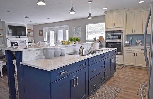 Ortona Park House | 10 minute WALK to the BEACH - Renovated!