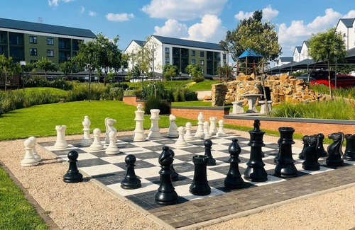 Boksburg House | 10 minutes drive from OR Tambo International Airport, situated at Greenpark!