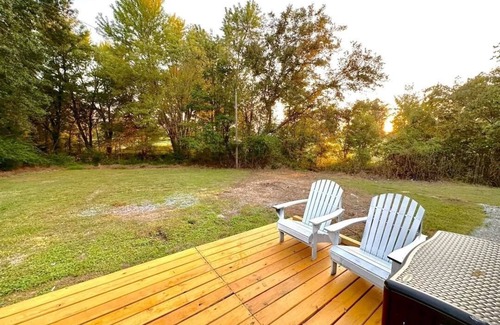 Brownsville House | 10 minutes from Blue Oval - 3 bed 1 bath/Den/Kitchen/Laundry. Furnished