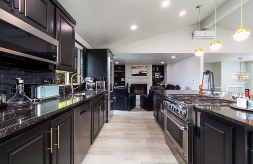 College Place House | 10 minutes from dozens of wineries!
