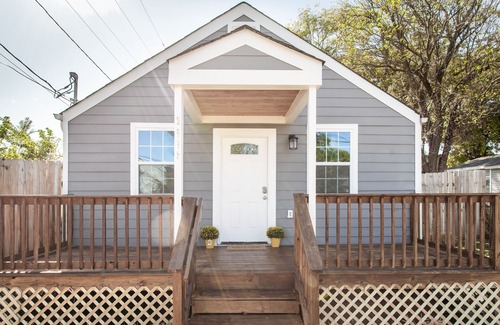 Woodbine House | 10 minutes from Downtown! Newly renovated, cozy space, home away from home