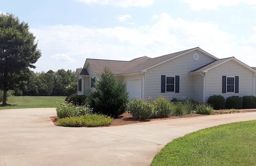 Roebuck House | 10 Minutes from I-26, perfect stop with lg yard and pool (in season)