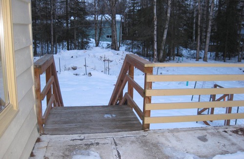 Sand Lake House | 10 minutes from the airport. Lots of amenities! Private acre.