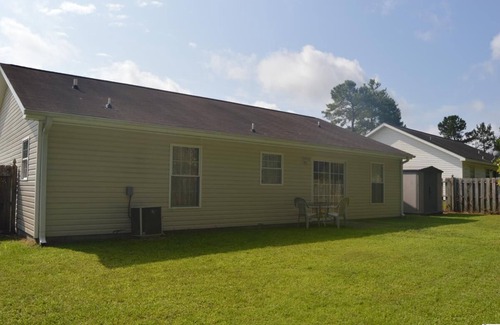 Shallotte House | 10 minutes from the beach. family sized house with community pool
