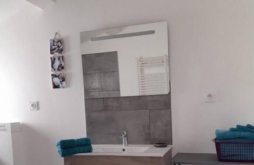 Saujon House | 10 minutes from the beaches of ROYAN, terrace, BRIGHT, COMFORT, WIFI and LINEN