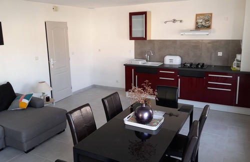 Saujon House | 10 minutes from the beaches of ROYAN, terrace, BRIGHT, COMFORT, WIFI and LINEN