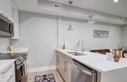 Northeast Condo | 10 minutes from the Downtown with lot of restaurants and at a walking distance