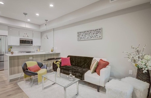 Northeast Condo | 10 minutes from the Downtown with lot of restaurants and at a walking distance