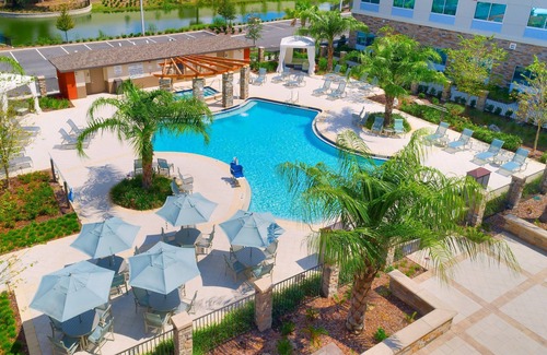 Gainesville Condo | 10 Minutes from U of Florida. Free Breakfast. Outdoor Pool & Hot Tub. Great for Small Groups!