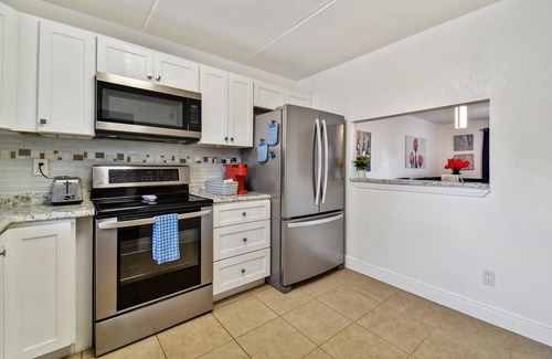 University Condo | 10 minutes to Busch Gardens and USF - perfect for families and couples!