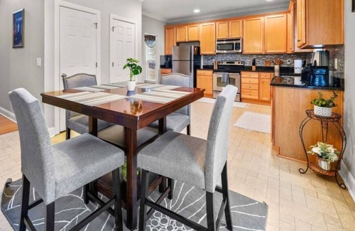 Charlotte House | 10 Minutes to City Center!