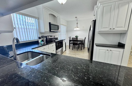 Indian Wells Villa | 10 Minutes to Disney! Private Pool Home