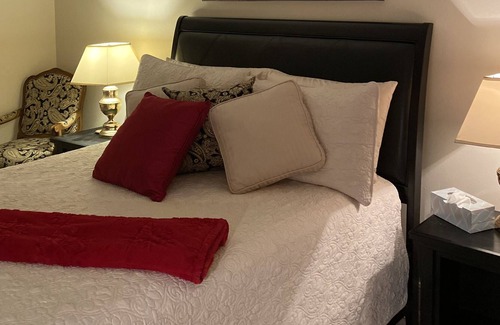 Read Boulevard East House | 10 minutes to downtown French Quarters in New Orleans, LA