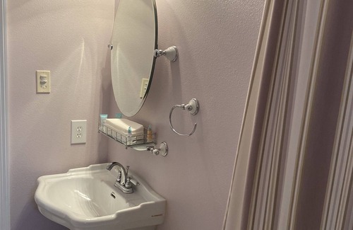 Read Boulevard East House | 10 minutes to downtown French Quarters in New Orleans, LA