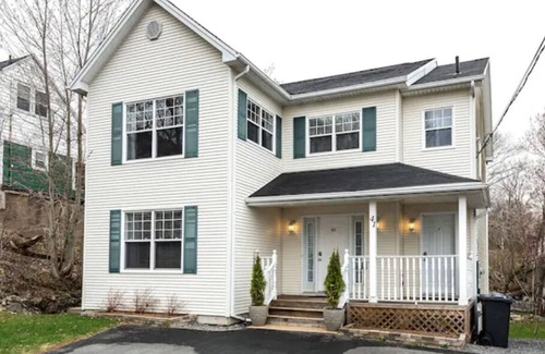 Halifax House | 10 minutes to Downtown - Quaint lower flat close to all amenities