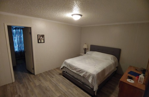 Cedar Lane House | 10 minutes to the beach! Cozy mobile home in the quiet country!