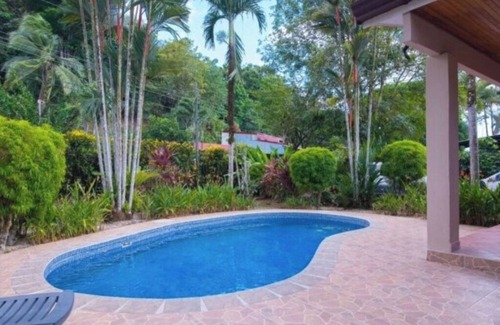 Jaco House | 10 minutes to the beach! Private home with lush jungle surroundings & pool.