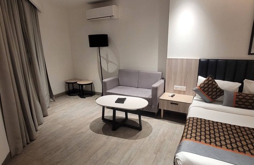 New Delhi Hotel | 10 minutes to the IGI Delhi Airport we have 24 luxurious rooms of 4 star hotel