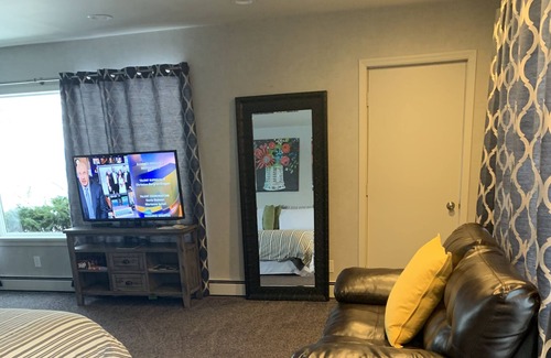 Hector Apartment | 10 Minutes to Watkins Glen -Lake view by wineries!