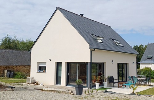 Plougoulm House | 10 minutes walk from the beach spacious new house fully equipped for 8 people