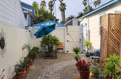 Venice House | 10 minutes walking to world famous Venice Beach and many wonderful restaurants